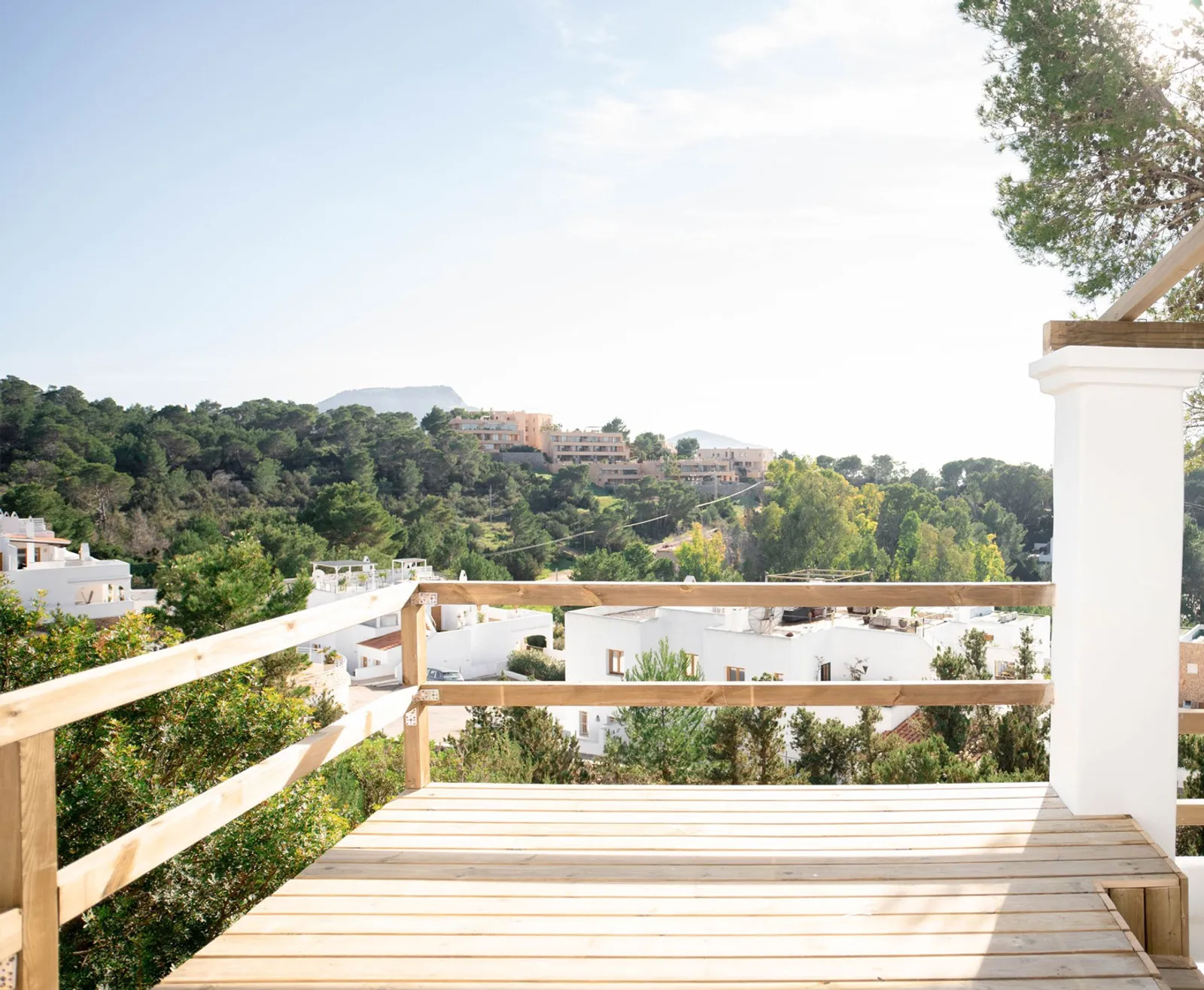 Can Natura Ibiza — Privévilla in San Josep, Ibiza. Warm, intiem en omgeven door natuur.